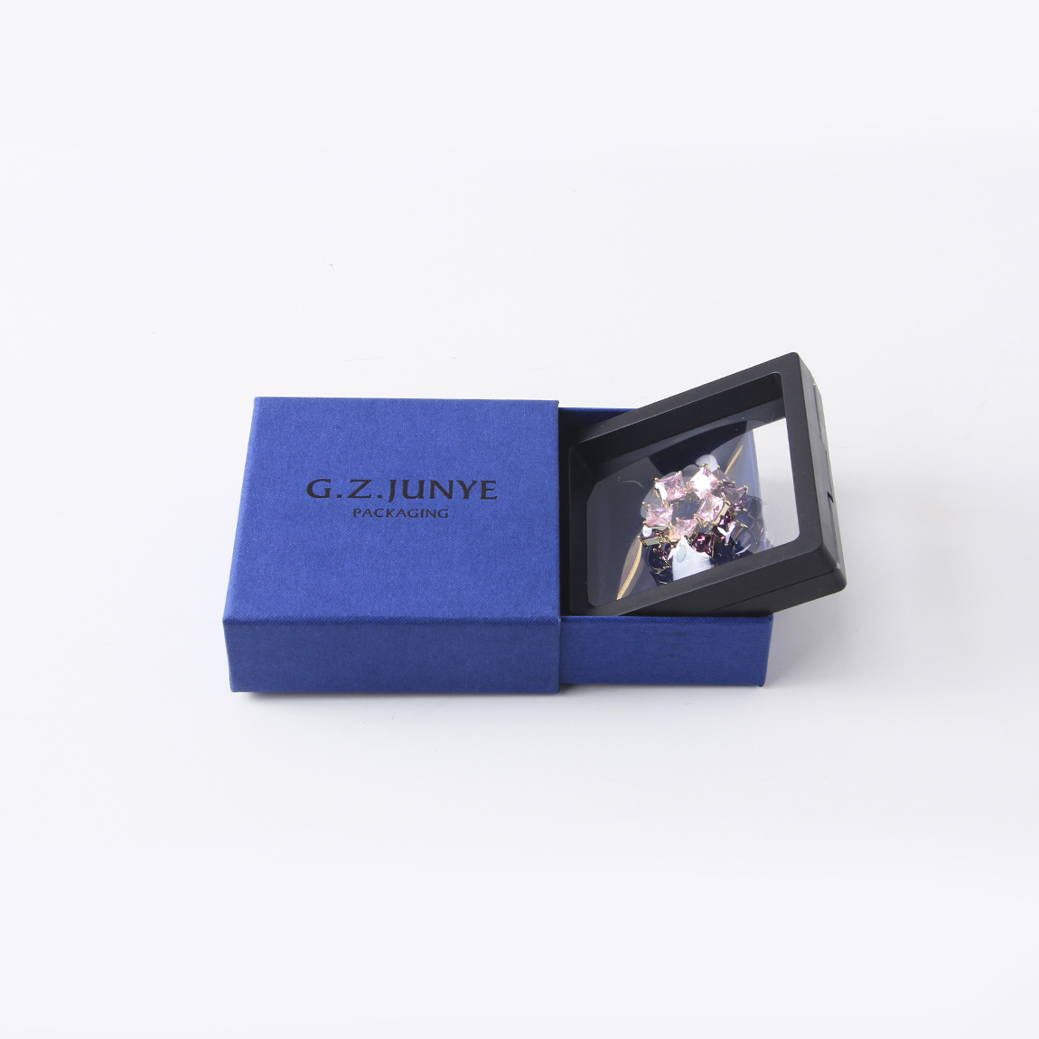 紙質(zhì)珠寶包裝盒會(huì)有哪些生產(chǎn)上的細(xì)節(jié)需要注意？